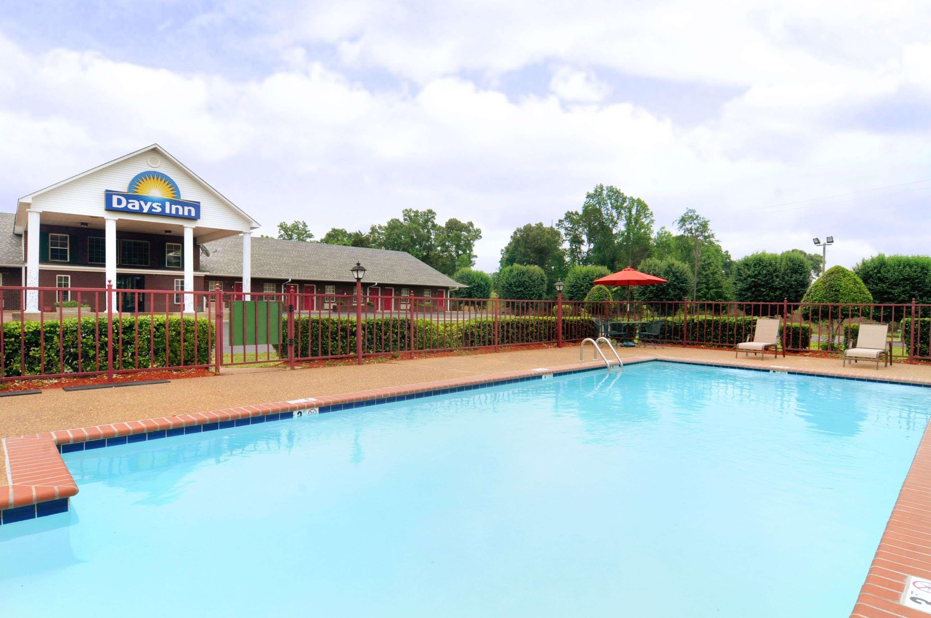 Days Inn By Wyndham Savannah Exterior foto